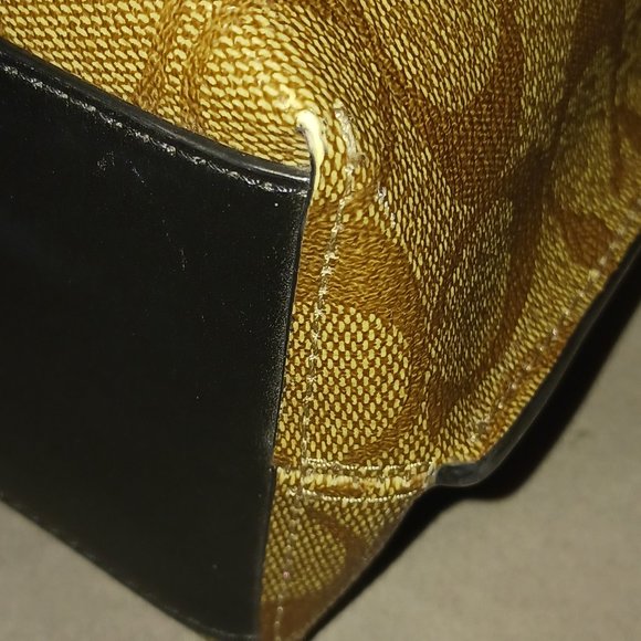 Like-New COACH Shoulder Bag - Picture 12 of 16